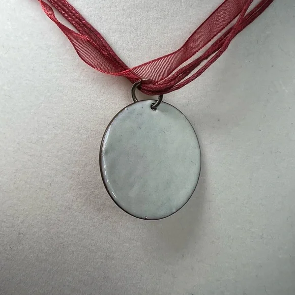 Red and white flower necklace with adjustable red ribbon #fairycore - Picture 2 of 2